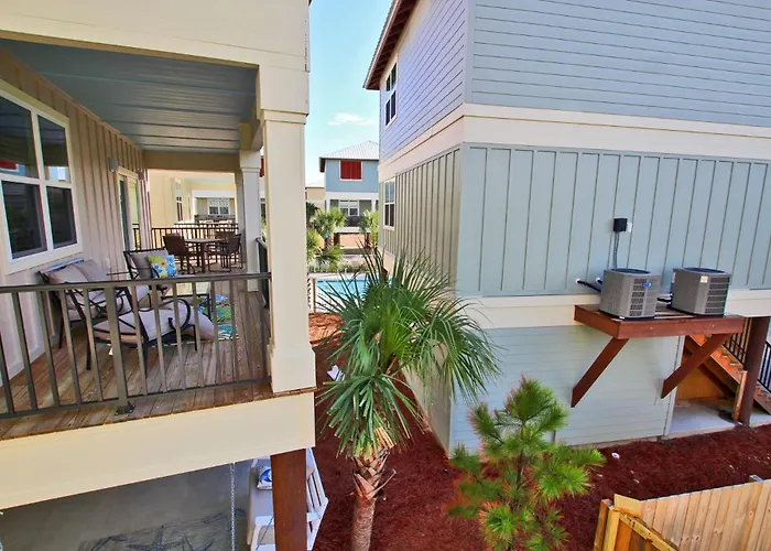 Koastal Kabana At Romeo By Youngs Suncoast Holiday home