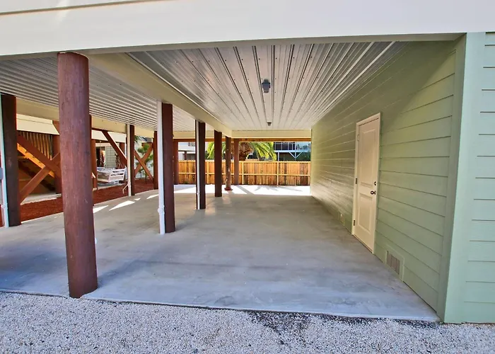 Holiday home Koastal Kabana At Romeo By Youngs Suncoast *
